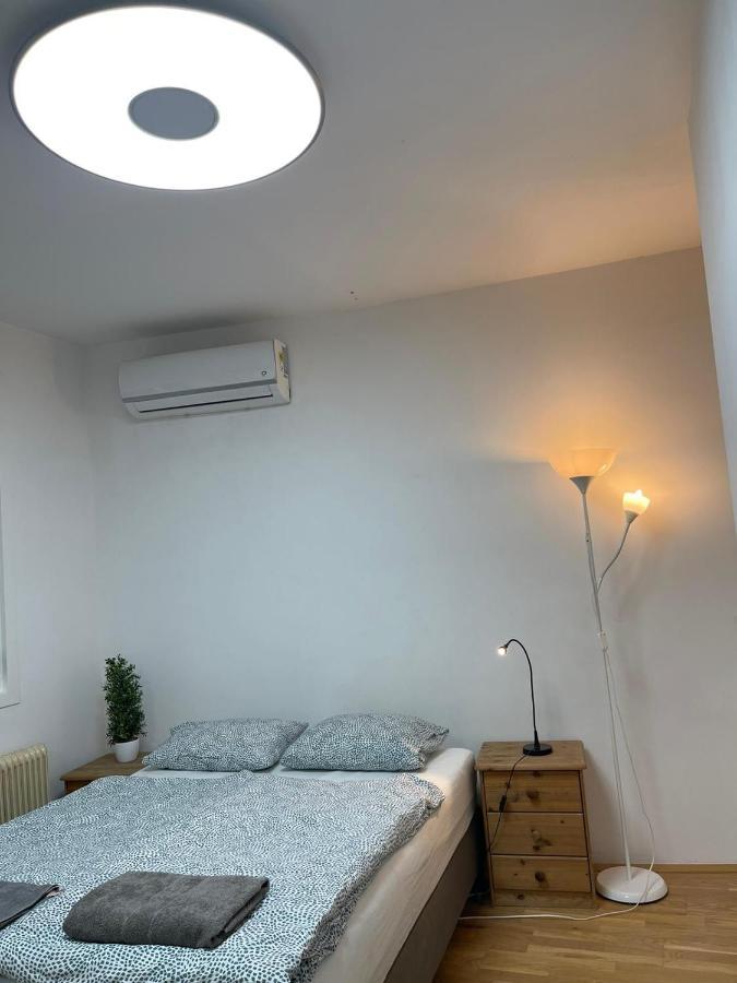 Nice Rooftop Hostel Відень Екстер'єр фото