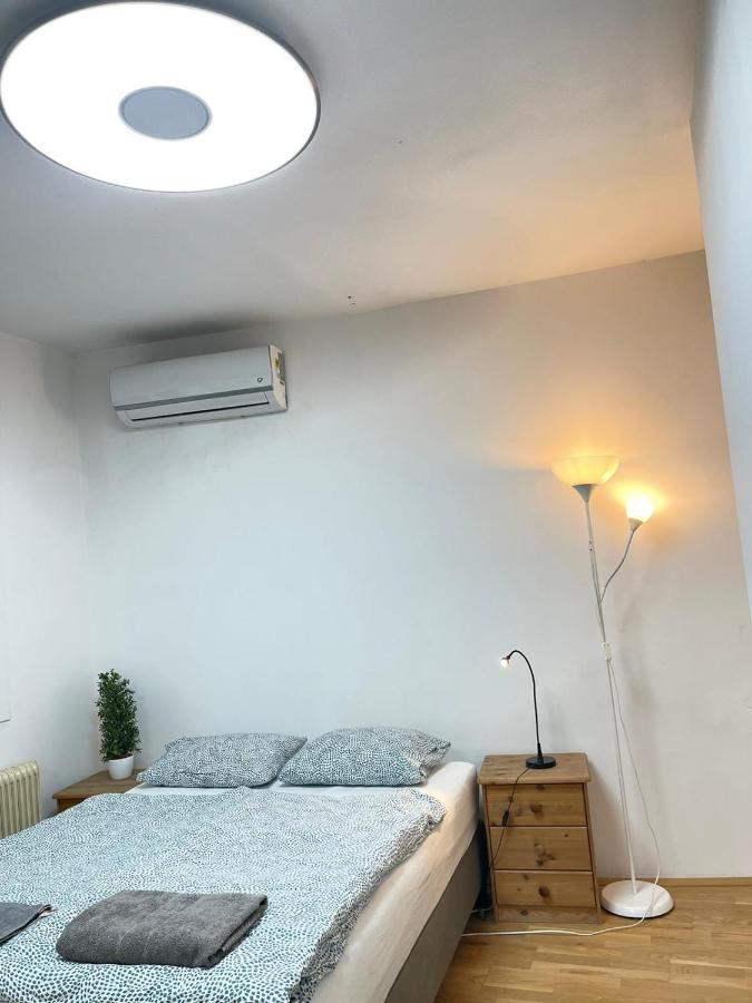 Nice Rooftop Hostel Відень Екстер'єр фото